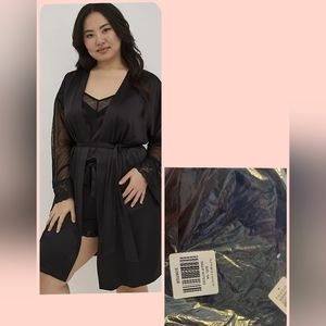 TORRID 5/6 black satin robe